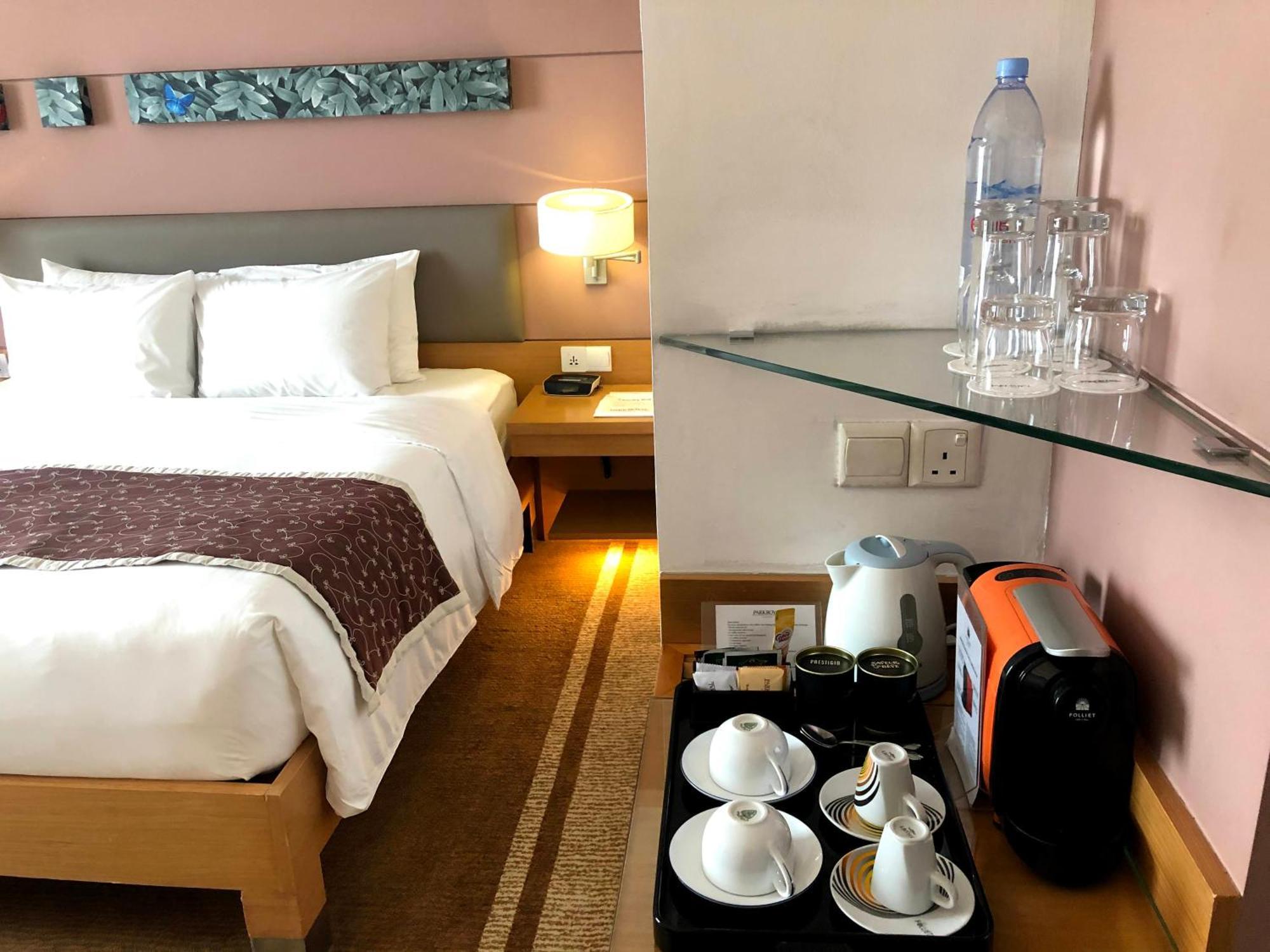 Orchid Deluxe with Free Airport Transfers, 4 Pieces of Laundry Daily and Evening Cocktail (B)
